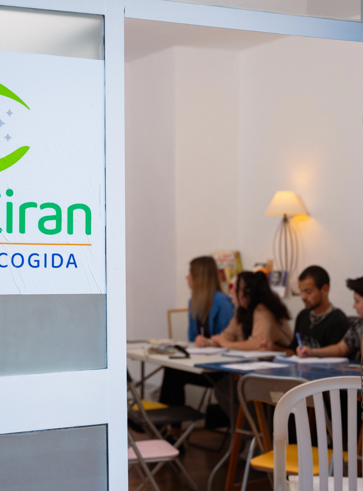 asha-kiran-colabora-empresa-intro